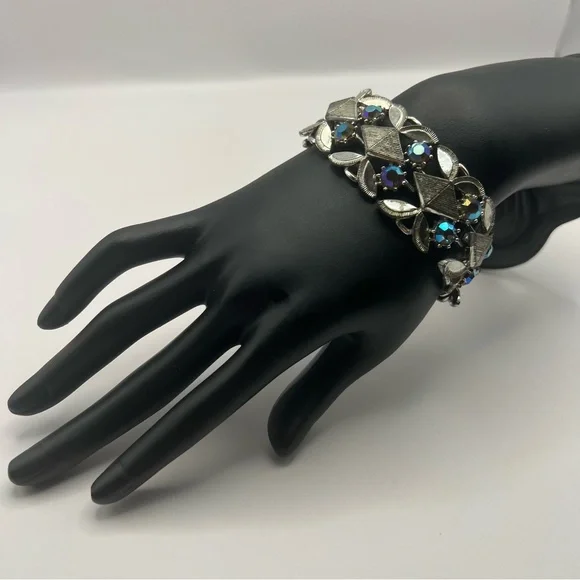 Elegant Silver Tone & Purple AB Vintage Panel Bracelet Size 6.5 - Picture 2 of 11